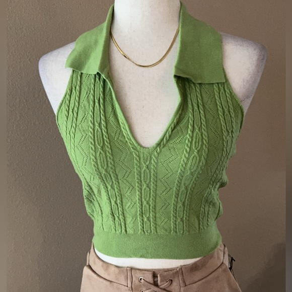 Collared v neckline cable knit halter top - Picture 6 of 10